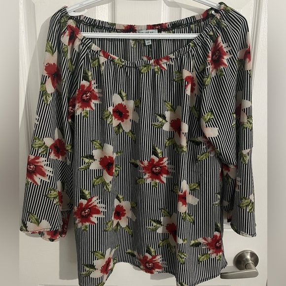 Lovely 1X blouse fits like a large - Picture 1 of 1